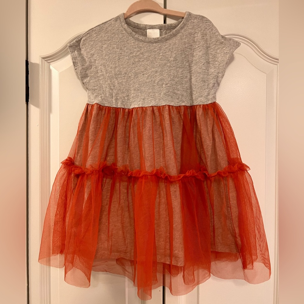 Like new. Ruffled casual dress